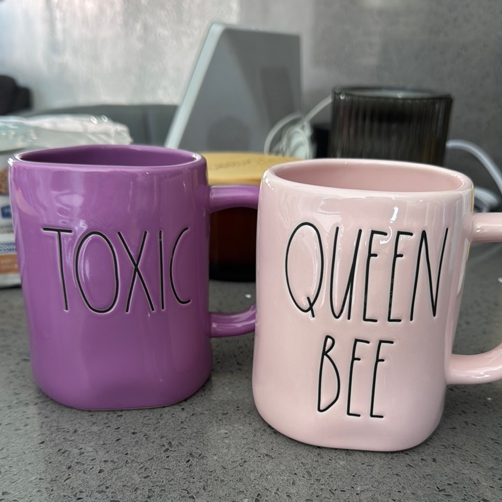 Purple and Pink Mugs Set
